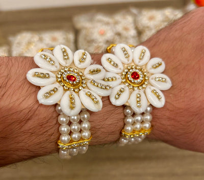 85 RS PAIR ON BUYING MINIMUM 50 PAIRS | WHATSAPP AT 8619550223 Floral 🌺 Giveaways bangles LAMANSH Shells Kundan bracelets for bridesmaids return gifts 🎁 in haldi and Mehendi ceremony / Pearl elastic bracelets for wedding Favours