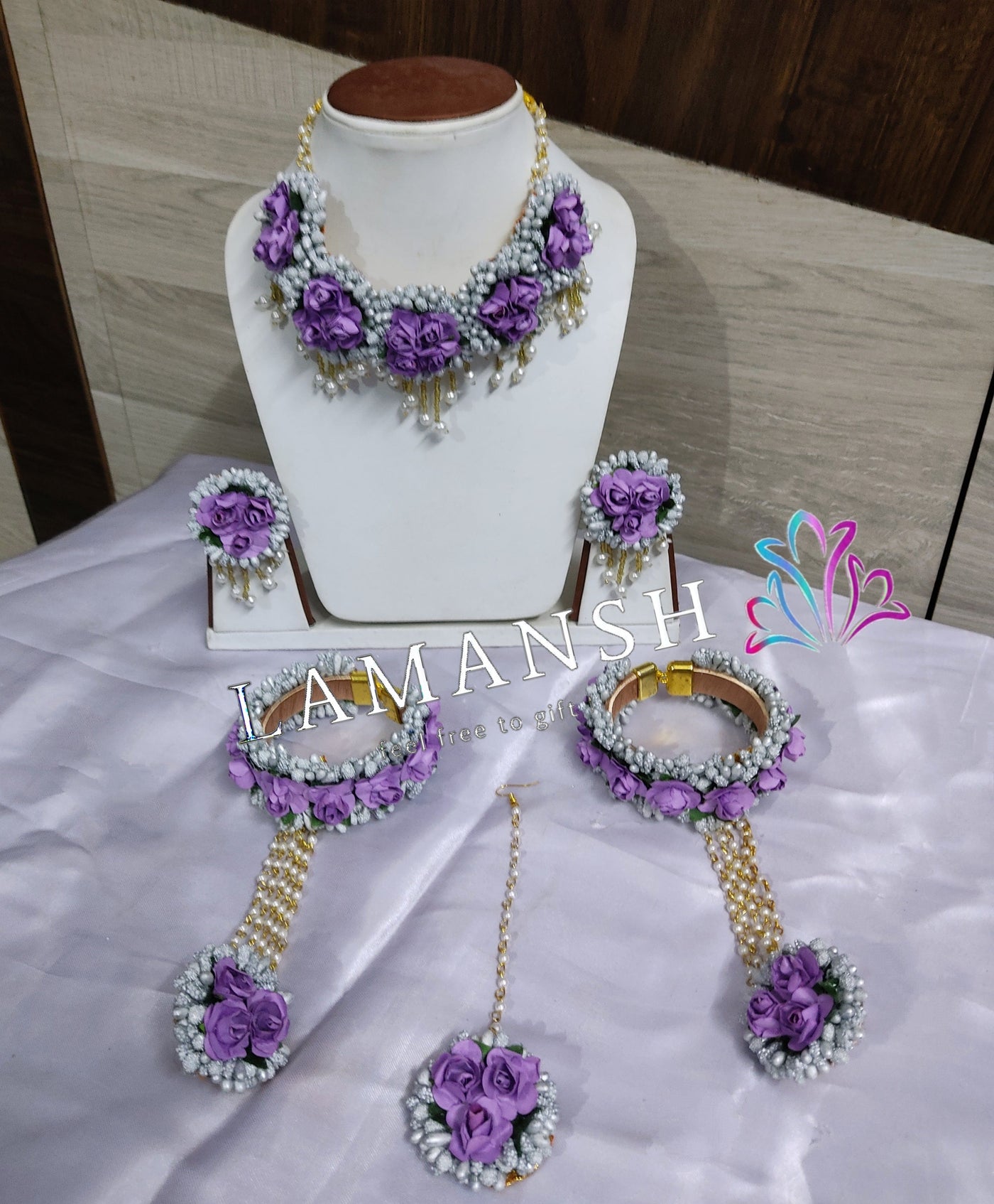 Lamansh Flower 🌺 Jewellery 1 Necklace , 1 Maangtika , 2 Earrings & 2 Bracelets Attached with Ring set / Purple - Grey LAMANSH® Bridal Purple Gorgeous Flower Jewellery Set For Women & Girls / Haldi Set