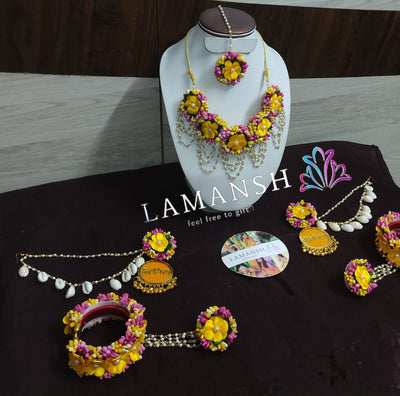 Lamansh Flower 🌺 Jewellery 1 Necklace, 2 Earrings With side Chain ,1 Maangtika & 2 Bracelets Attached with Ring set / Yellow-Orange LAMANSH® Handmade Shells 🐚 Floral 🌺 Jewellery Set For Women & Girls / Haldi Set