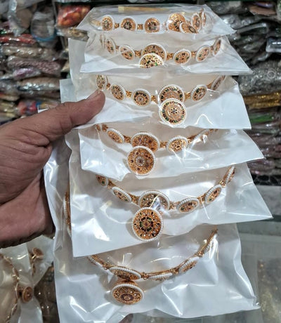 100 Rs each on buying 25+ pcs / WhatsApp at 8619550223 to order 🔥 Borla hairbands Trending 🔥 Borla Hairbands for bridesmaids giveaways in haldi Mehendi weddings / Kundan sheeshpatti Borla hair bands Mathapatti's