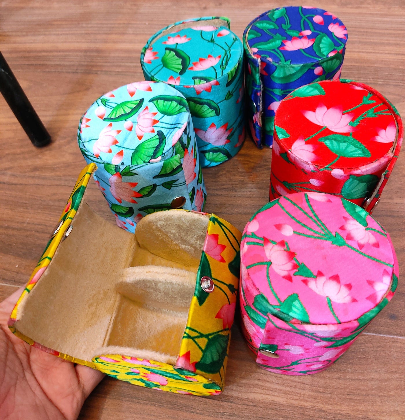 100 Rs each on buying 🏷in bulk | Call 📞 at 8619550223 Bangles Box LAMANSH® 4 inch Width Pichwai Print Bangle Boxes for Wedding Favors 🎁 | Gift Boxes for Bridesmaids