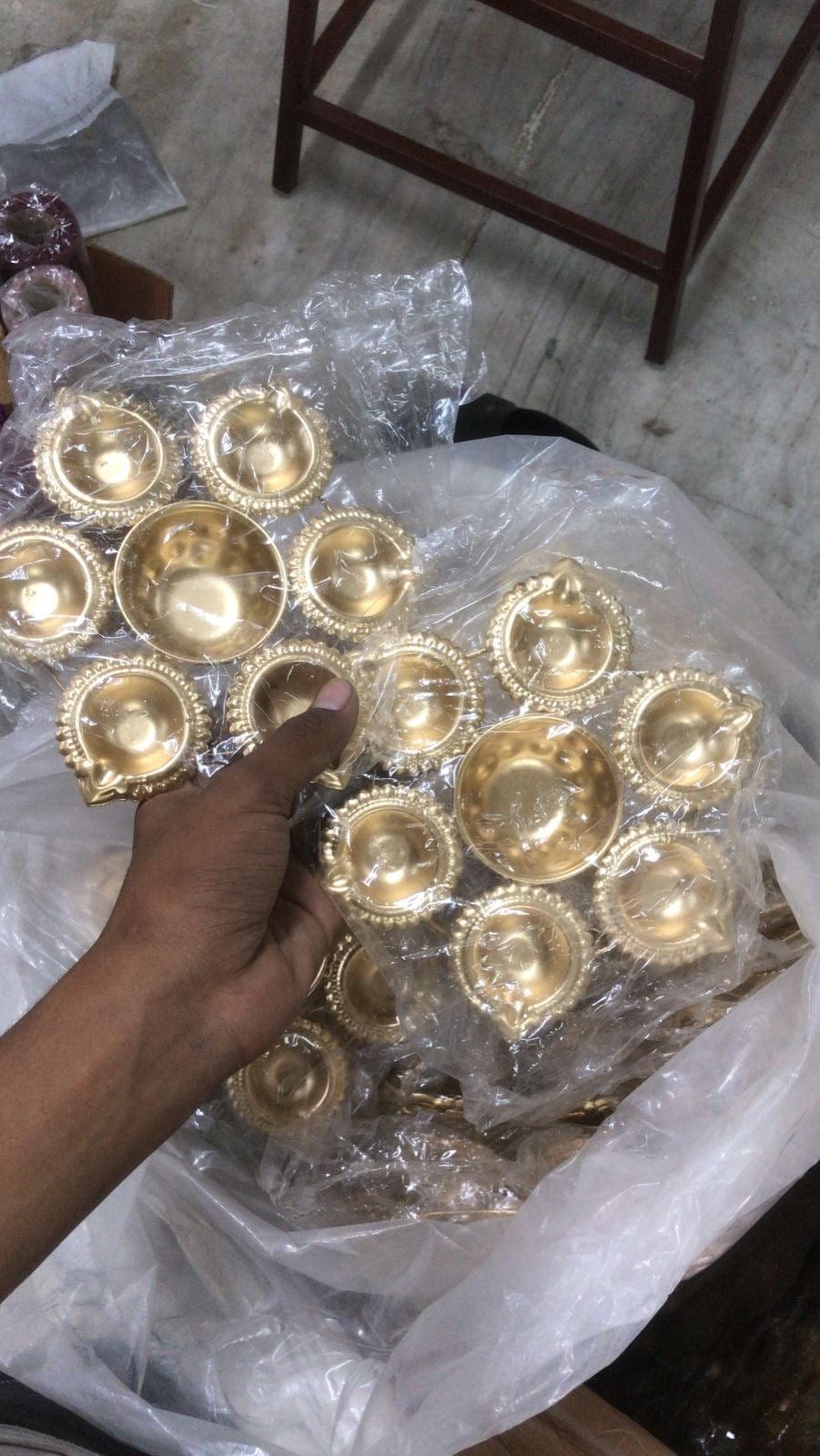 110 Rs combo on buying 25+ combo's / WhatsApp at 8619550223 to order 🔥 diwali hampers 1 combo Combo of Potli Bag and Urli for Navratri and Diwali (video attached)