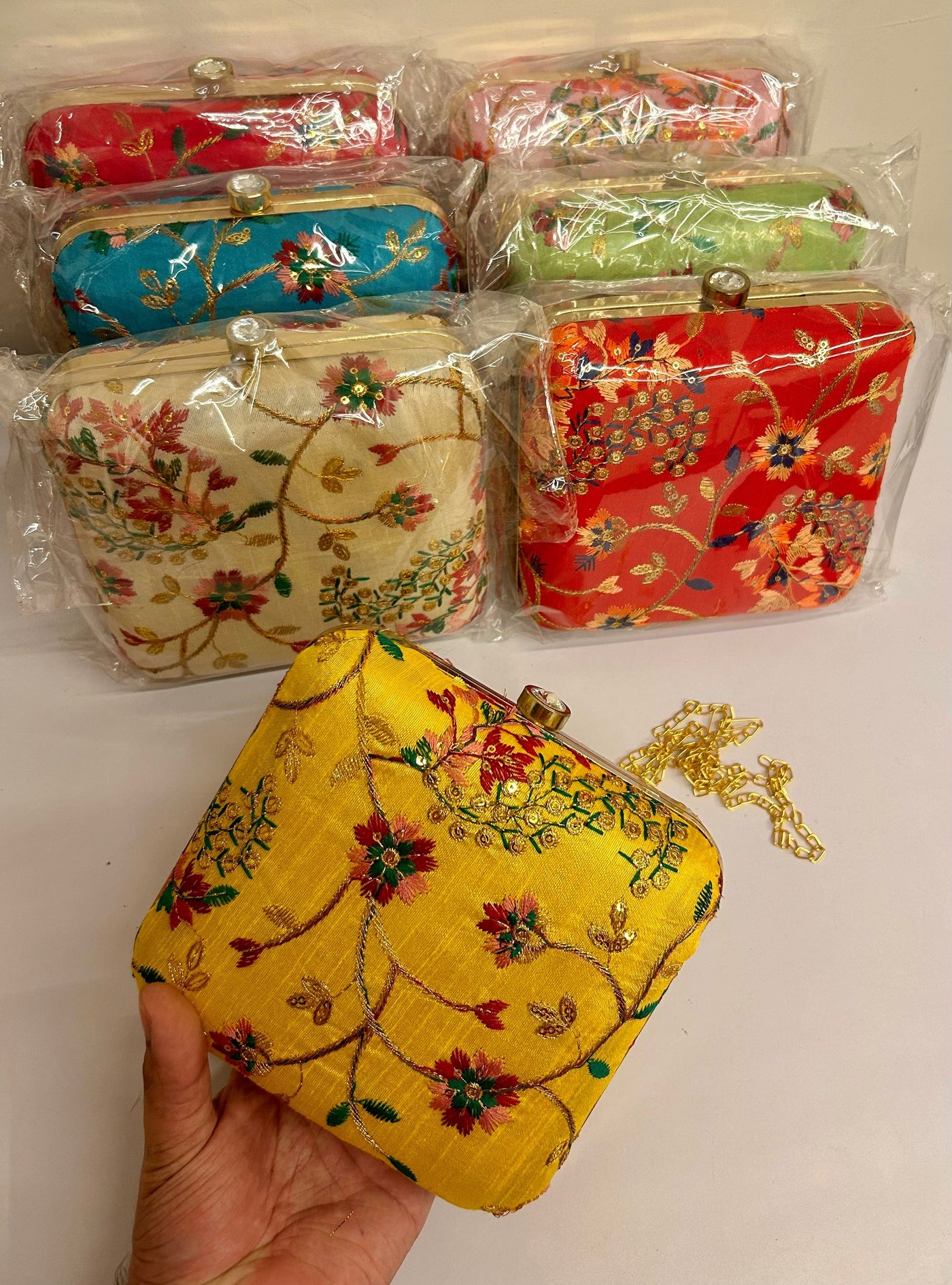 200 Rs each on buying 25+ pcs / WhatsApp at 8619550223 to order 🔥 metal clutch LAMANSH Floral 🌺 Embroidered Metal 👛 Purse Clutch for Wedding & Parties / Gifts 🎁 & Favors for Giveaways