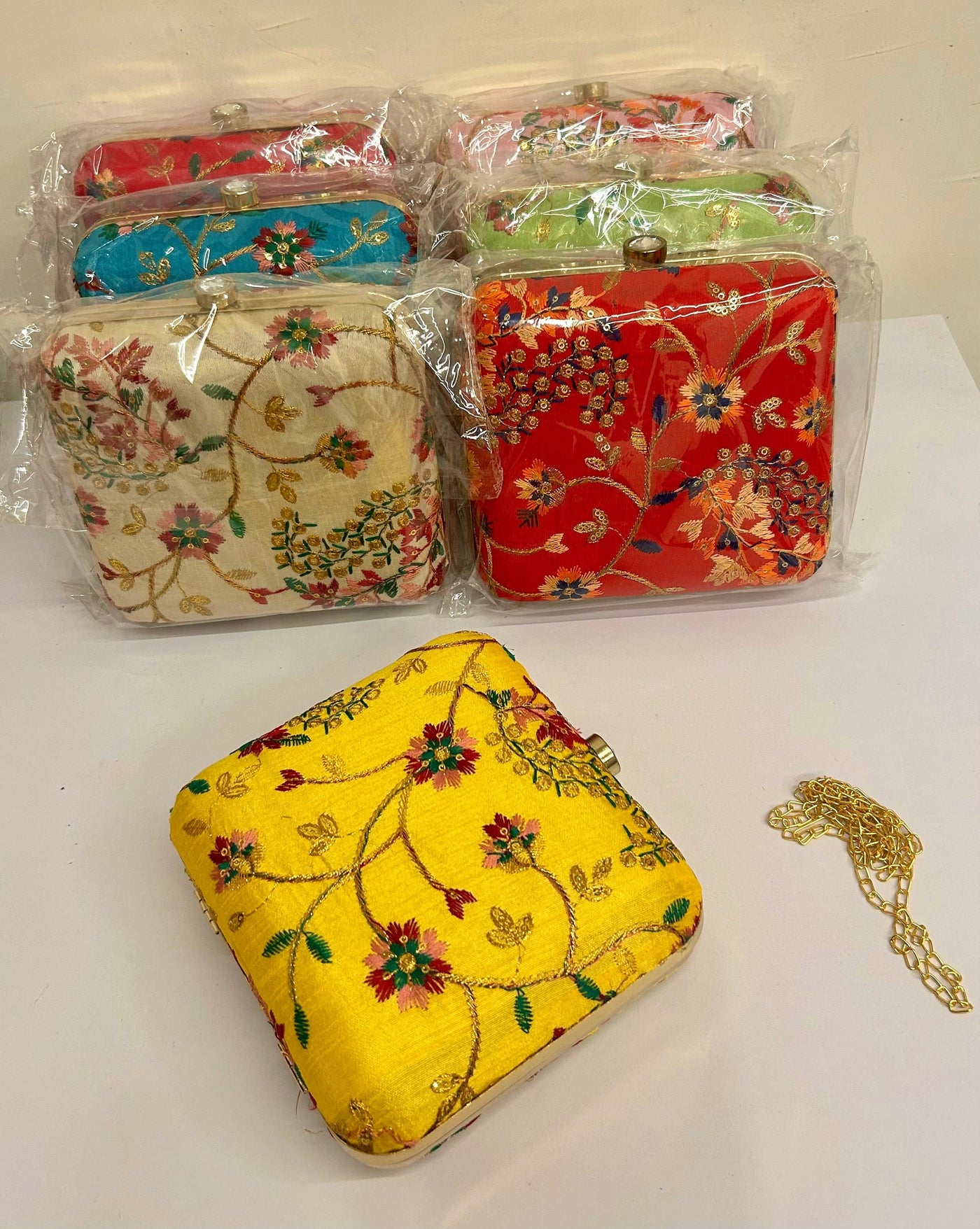 200 Rs each on buying 25+ pcs / WhatsApp at 8619550223 to order 🔥 metal clutch LAMANSH Floral 🌺 Embroidered Metal 👛 Purse Clutch for Wedding & Parties / Gifts 🎁 & Favors for Giveaways