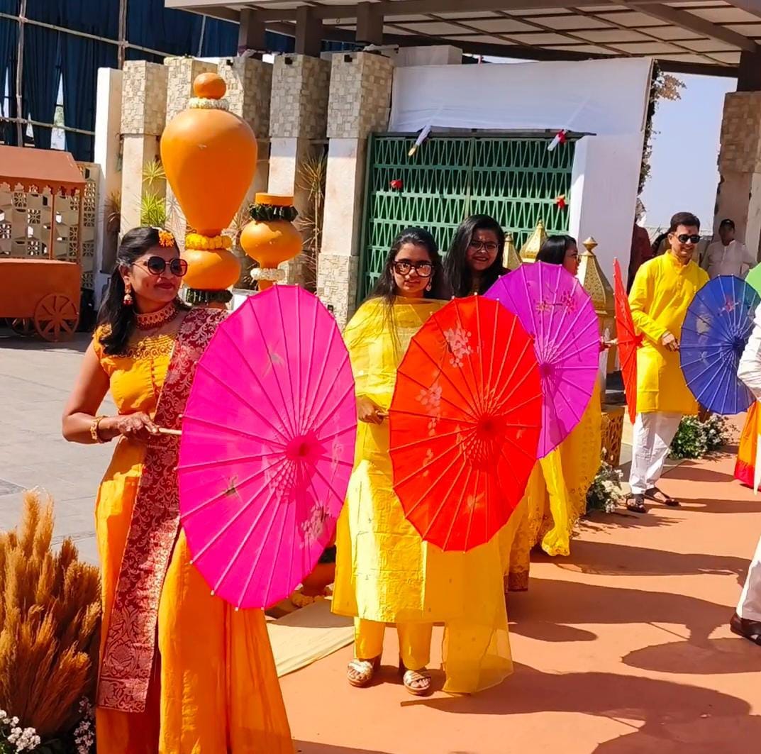 225 rs each on buying 30+ pcs / WhatsApp at 8619550223 to order 🔥 Umbrella ☂️ Random color will come Japanese wooden frame decor umbrella / Best for Bride & Bridal entry in Weddings & Events