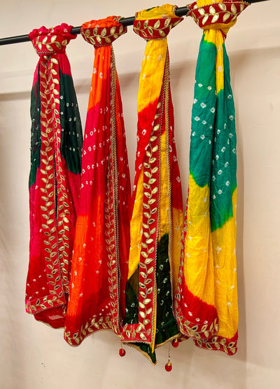 250 rs each on buying 15+ pcs /WhatsApp at 8619550223 to order 🔥 dupatta 1 LAMANSH Bandhej Print Designer Dupatta's with border for haldi mehendi sangeet favors for bridesmaids