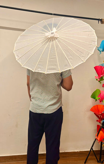 280 Rs each on buying 50+ pcs / WhatsApp at 8619550223 to order 🏷️ Umbrella ☂️ White color Japanese Umbrella's for wedding guests and bridesmaids / Chinese Wooden Frame Umbrella for Bridal entry or decoration in Weddings & Events