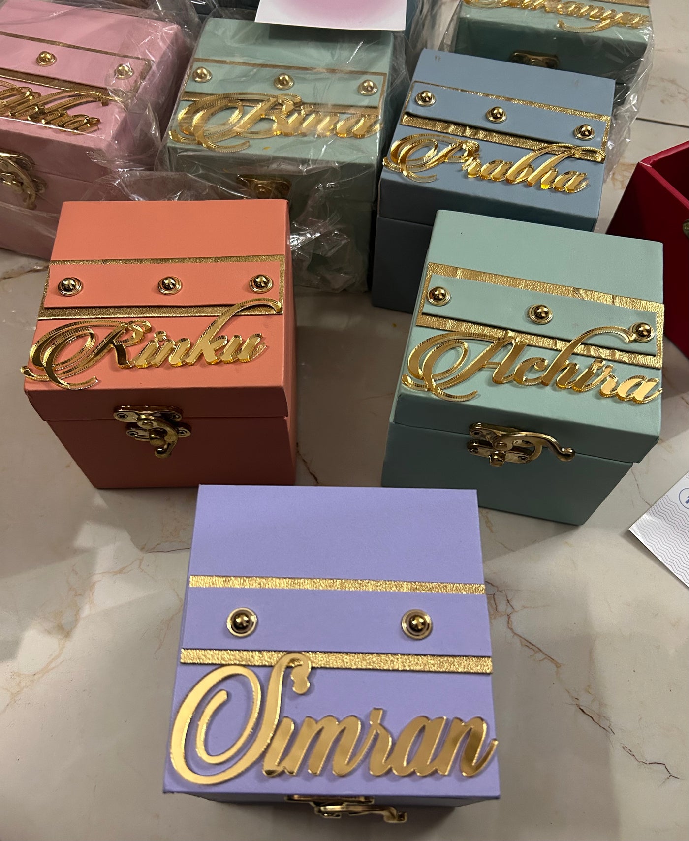 LAMANSH® ( 4*4 inch ) Customized Leather mini trunk boxes for gifting 🎁 / small leatherite lock boxes for birthday return gifts & wedding favors with Name plates