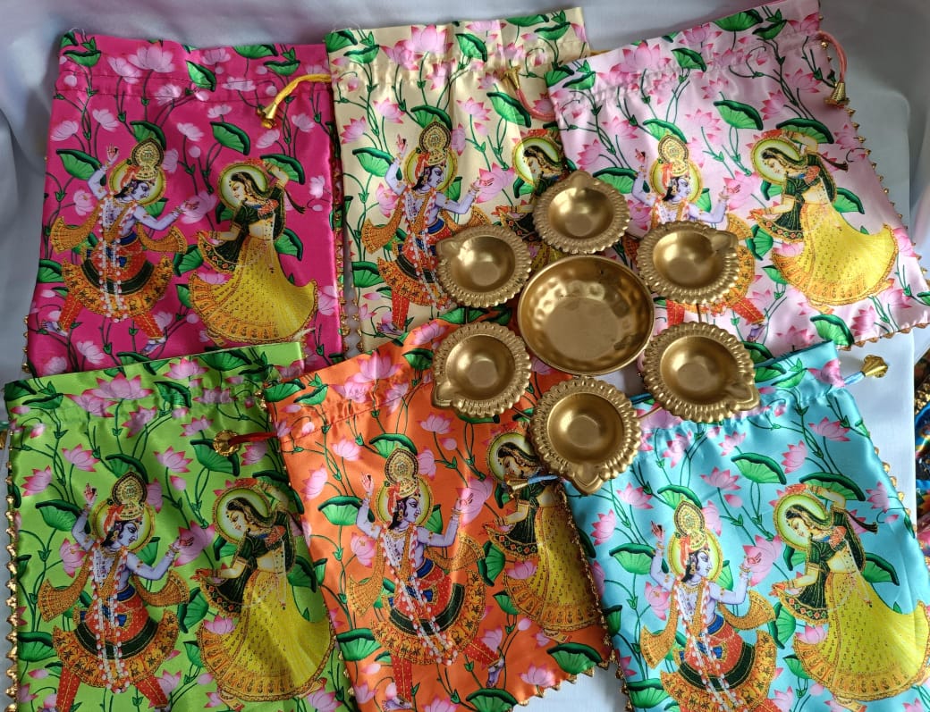 Gift 🎁 combo for Janmashtami, Diwali, Ganesh Chaturthi, Navratri, Puja or weddings / combo of Radha Krishna ji potli and metal urli