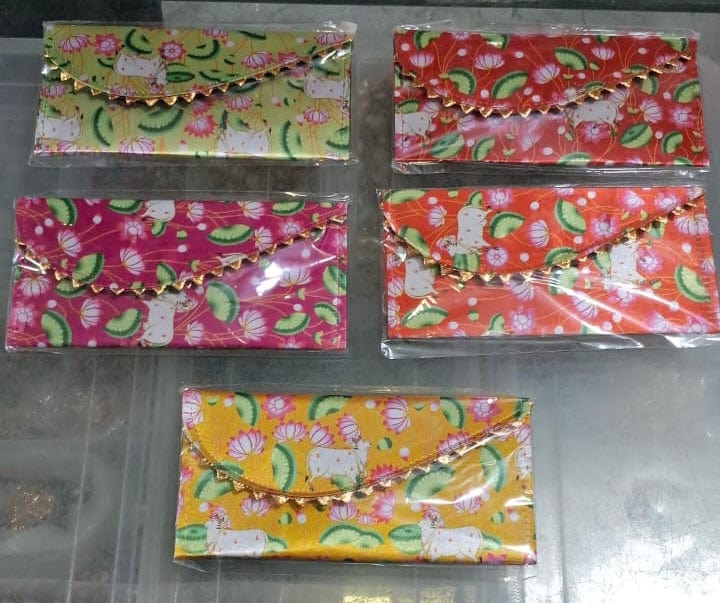 35 rs each on buying 100+ pcs / WhatsApp at 8619550223 to order 🏷️ wedding envelope 1 Pichwai cow print shagun cash envelopes lifafe clutches for haldi mehendi wedding favours 🎁 for bridesmaids