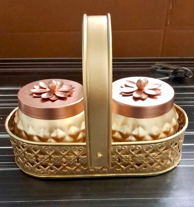 Golden iron metal gift hamper baskets with metal bowl and lids / Retur ...