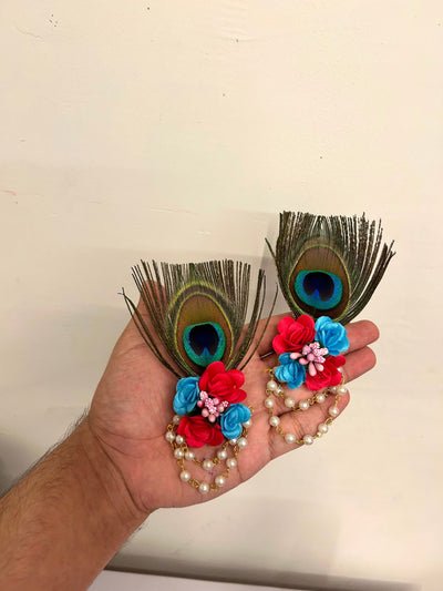 40 rs each on buying 50+ pcs / WhatsApp at 8619550223 to order Floral 🌺 brooches Floral Brooches with Mor pankh Feather / Bridesmaid Giveaways Favours ✨ for haldi mehendi sangeet