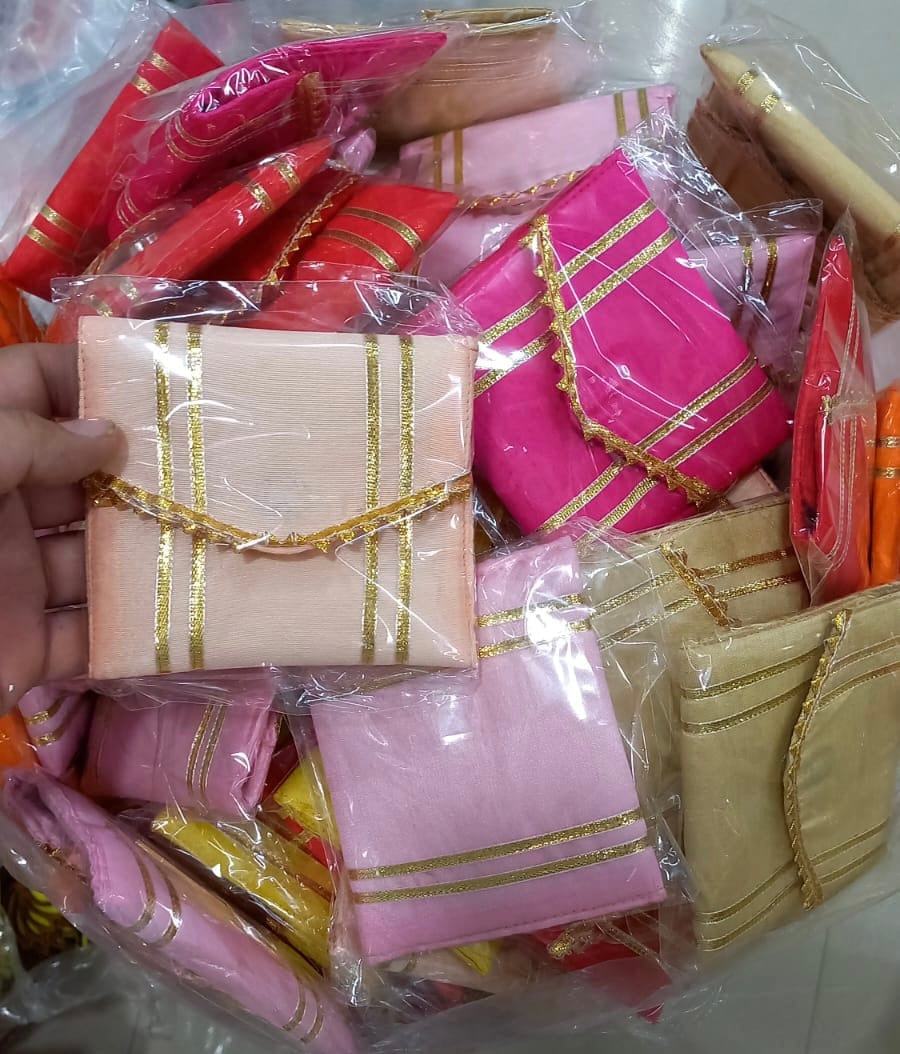 45 Rs each on buying 50 pcs / WhatsApp at 8619550223 to order 🏷️ Clutch Gota Satin envelopes for wedding favours 🎁 for bridesmaids in haldi Mehendi ceremony (4*4 inch) / Designer shagun envelopes coin bags mini pouches