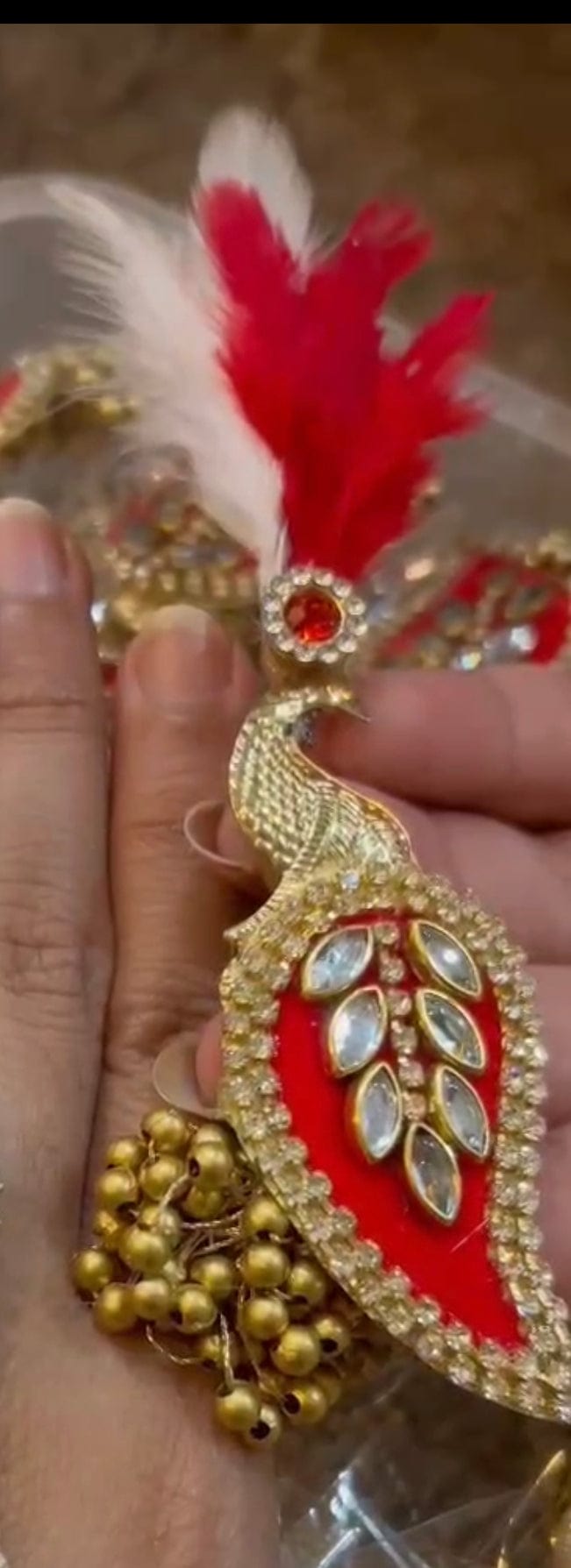 50 rs each on buying 50+ pcs / WhatsApp at 8619550223 to order 🔥 Broaches Kundan peacock Brooches with feather for barati's welcome swagat / Guests welcome new design brooch (video attached)