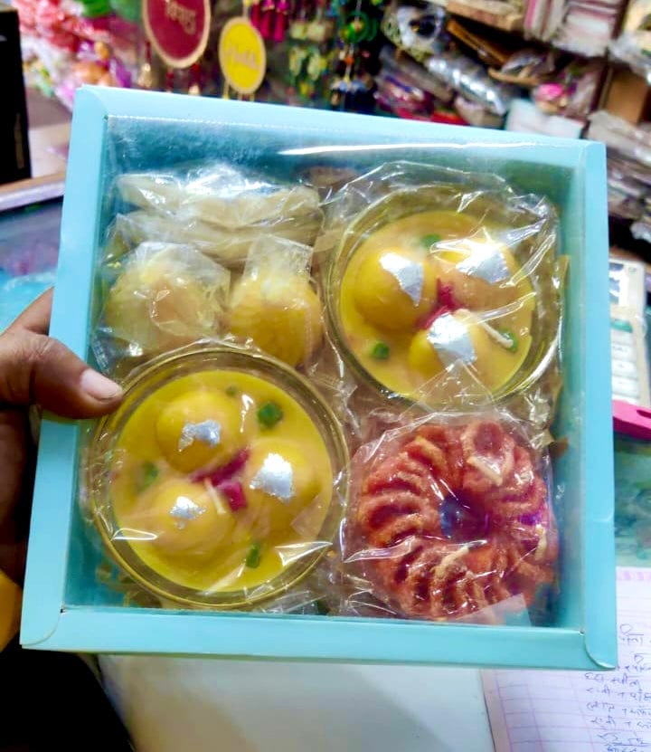 650 Rs each box on buying 5+ boxes / WhatsApp at 8619550223 to order 🔥 Diwali gift combo Fancy sweets mithai wax candles for diwali festival wedding return gifts 🎁 / set of 2 Rasmalai, 2 kaju katli, 2 ladoo and 2 kangan candles