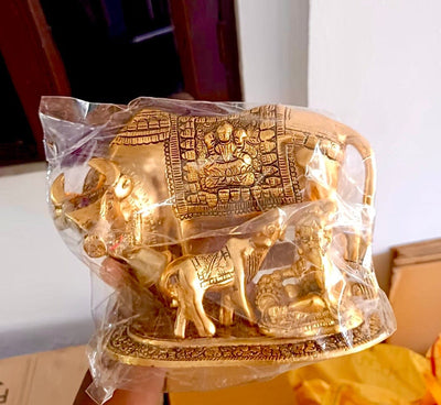 750 rs each on buying 10+ pcs / WhatsApp at 8619550223 to order Kamdhenu Cow and Calf Showpiece LAMANSH Gold Plated Kamdhenu Cow and Calf Statues for Return Gifting 🎁 in Pooja & Wedding ceremony / Golden statue for return gifting