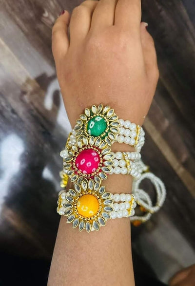 85 RS PAIR ON BUYING MINIMUM 50 PAIRS | WHATSAPP AT 8619550223 Floral 🌺 Giveaways bangles LAMANSH Design Kundan booti bracelets for bridesmaids return gifts 🎁 in haldi and Mehendi ceremony / Pearl elastic bracelets for wedding Favours