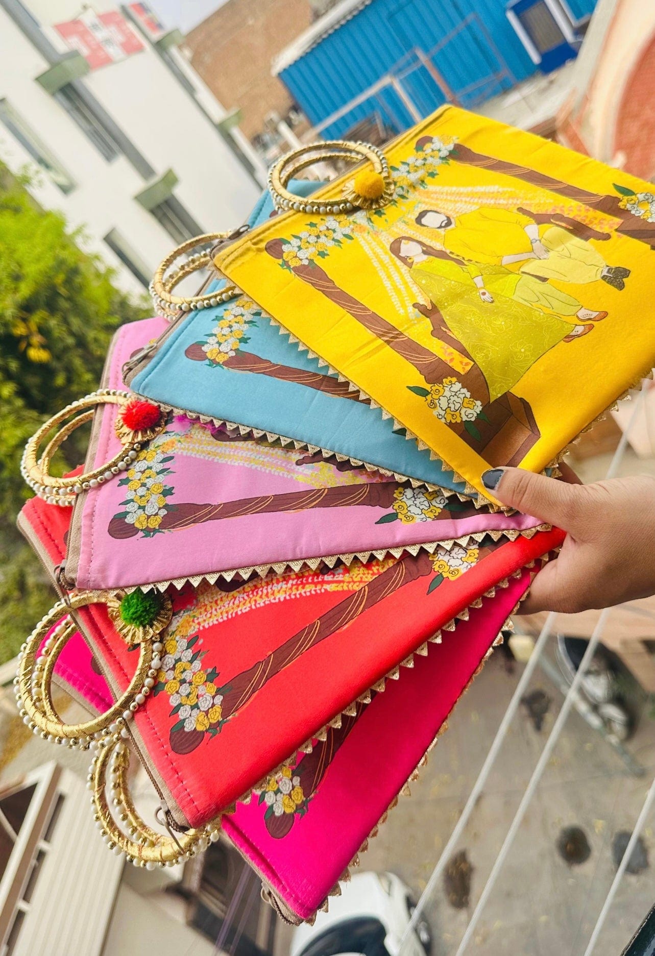 90 Rs each on buying 30+ pcs / WhatsApp at 8619550223 to order gift hand bag Mehendi Return gift bags / Mehendi ceremony of couple printed gift 🎁 hand bags for return gifting and giveaways to bridesmaids and guests