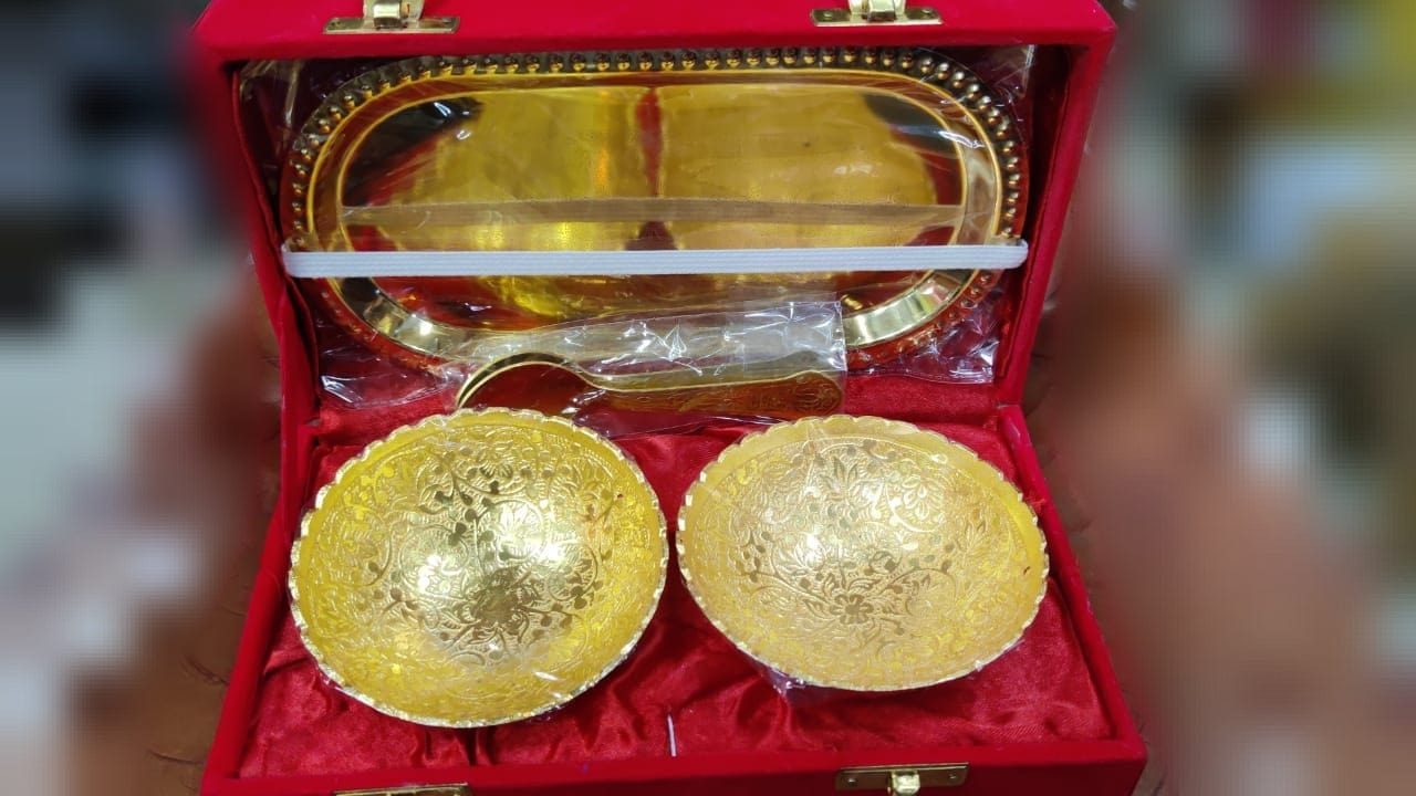 90 Rs per set🏷in bulk | Call 📞 at 8619550223 silver bowl sets LAMANSH® Customized Name Golden Plated Bowl & Tray set for Return Gifts 🎁 | Bowl set with Personalized Name velvet box for Wedding favours