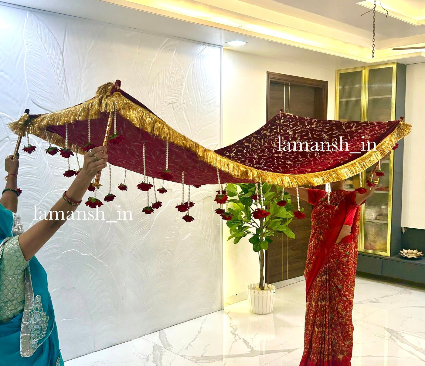 Lamansh Bride entry chadar Phoolon ki Chaddar Traditional Indian/Punjabi/Arabi Wedding Bridal Entry Heavy Velvet cloth with gota and artificial flowers and Sticks / Bride entry Chunari for wedding planners