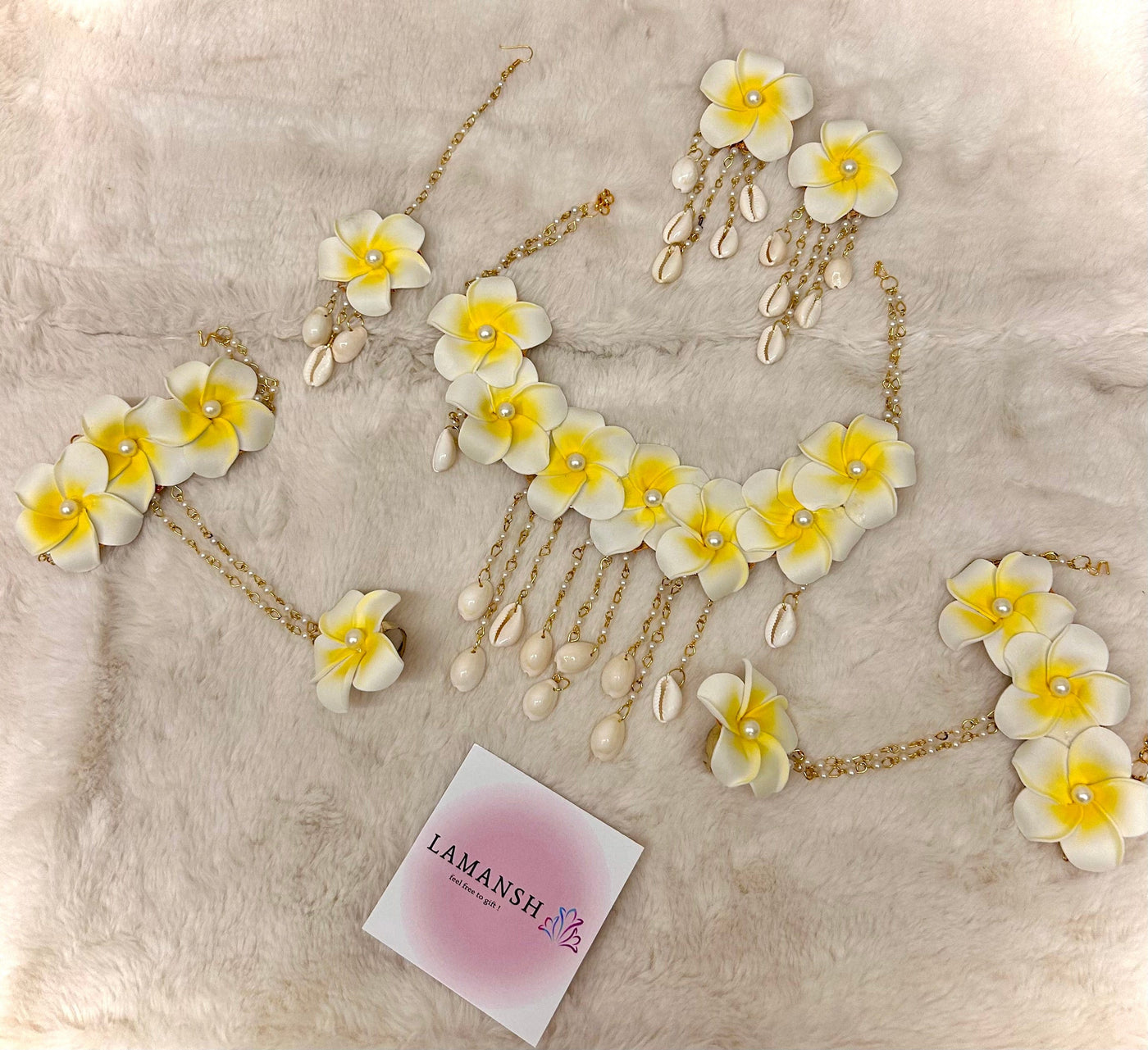 Lamansh katrina kaif set 2 Earrings , 2 Hathphools & 1 Maangtika / Yellow White LAMANSH® Elegant Artificial Flowers Shells Jewellery set for Haldi 💛 ceremony