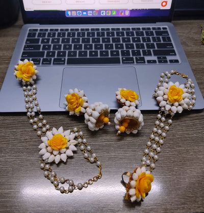 Lamansh katrina kaif set 2 Earrings , 2 Hathphools & 1 Maangtika / Yellow White LAMANSH® Elegant Artificial Mogra Bridal Flower Jewellery set for Haldi 💛 ceremony | Teeka , Earrings & Hathphool set