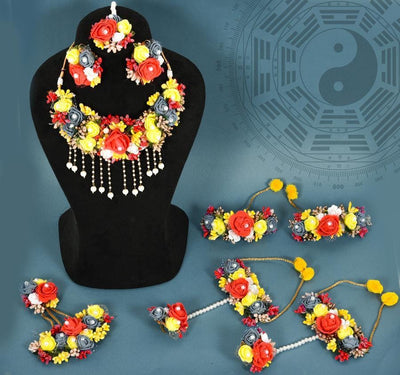 LAMANSH 1 Necklace, 2 Earrings, 2 Bracelets Attached with Ring , 1 Maangtika ,1 Side Hair accessory & 2 Bajubands Multicolor / Free Size / Bridal Style Lamansh® Flower Jewellery Set 🌺 For Haldi function / Floral set