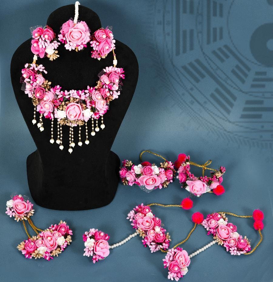 LAMANSH 1 Necklace, 2 Earrings, 2 Bracelets Attached with Ring , 1 Maangtika ,1 Side Hair accessory & 2 Bajubands Pink / Free Size / Bridal Style Lamansh® Flower Jewellery Set 🌺 For Haldi function / Floral set