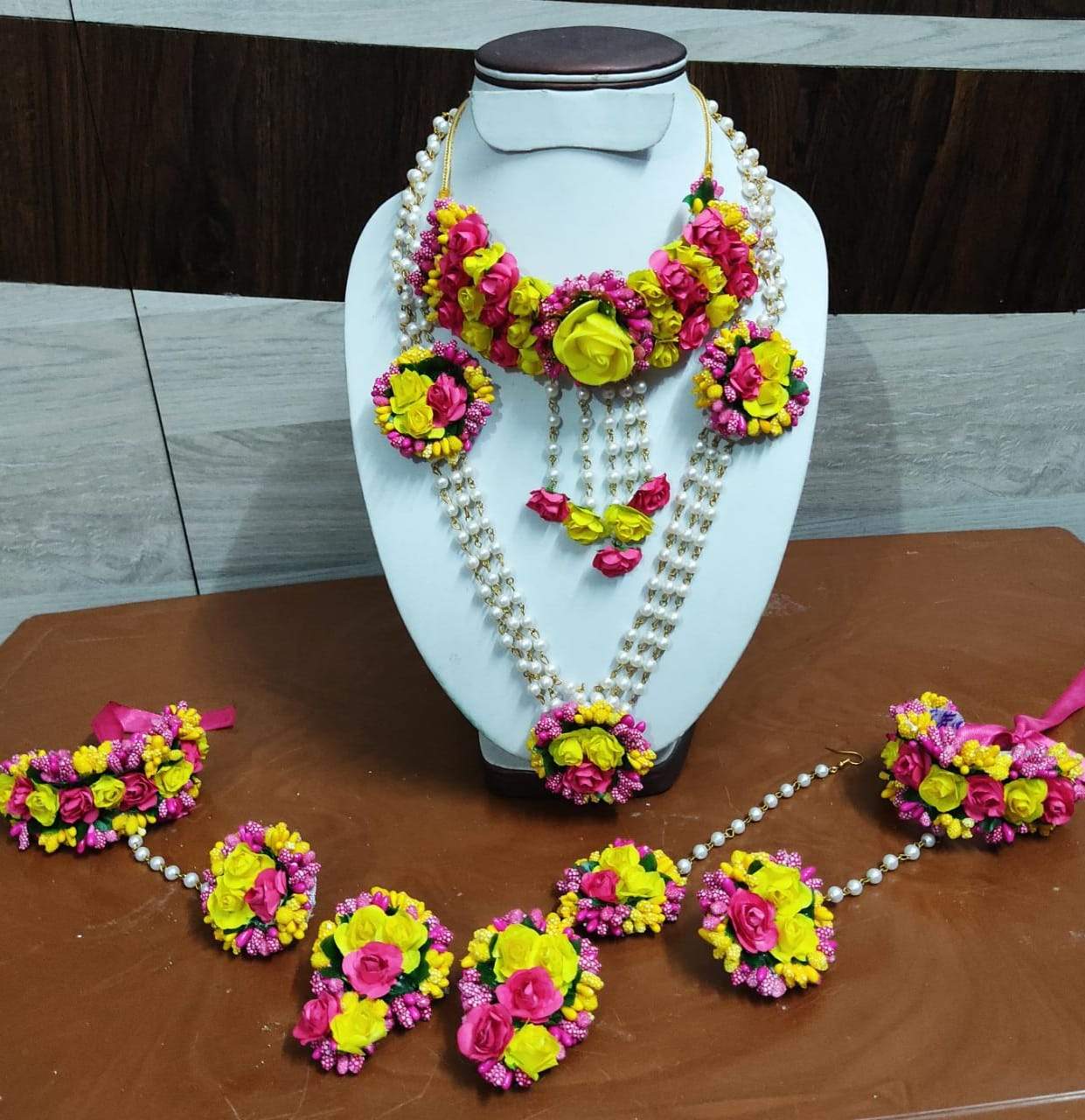Lamansh Baby 👶shower 1 Necklace, 1 Choker, 2 Earrings, 1 Maangtika & 2 Bracelet attached to ring set / Yellow pink LAMANSH® Haldi Flower Jewellery Set For Women & Girls / Haldi Set