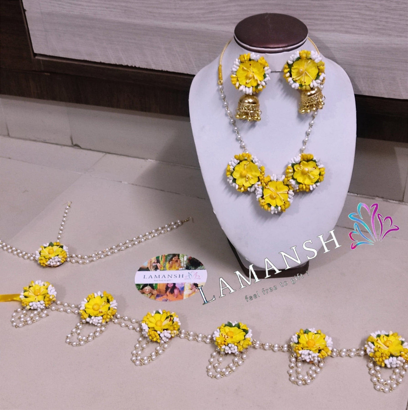 Lamansh Baby 👶shower 1 Necklace, 2 jhumki Earrings  , 1 Maangtika with side chain , 1 Kamarband & 2 Bracelets attached to Ring / Yellow White LAMANSH® Floral 🌺 Jewellery Set with Kamarbandh for Haldi / Flower Set for Baby Shower & Godbharai 🤰