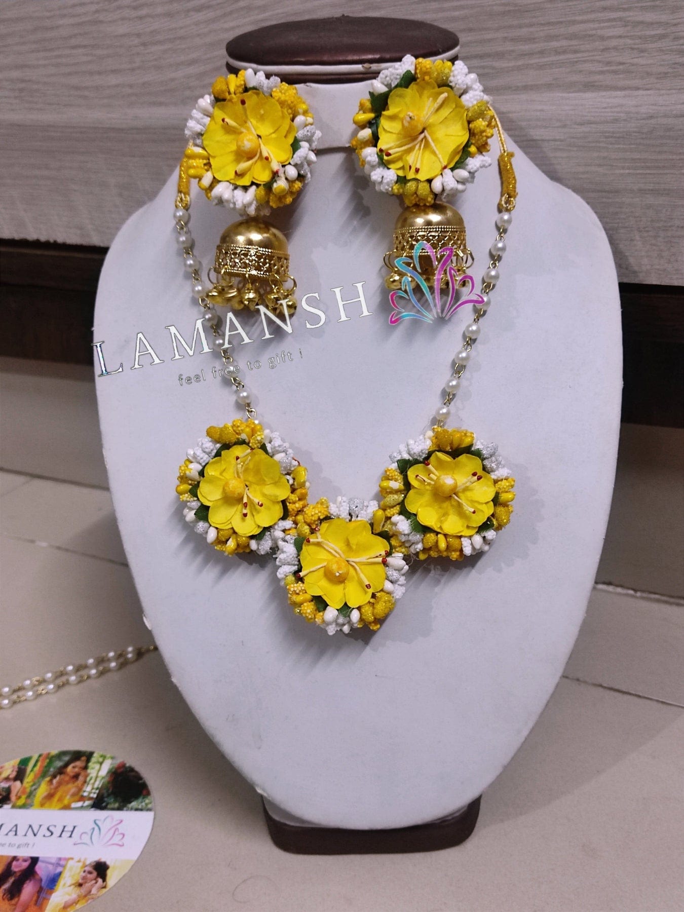 Lamansh Baby 👶shower 1 Necklace, 2 jhumki Earrings  , 1 Maangtika with side chain , 1 Kamarband & 2 Bracelets attached to Ring / Yellow White LAMANSH® Floral 🌺 Jewellery Set with Kamarbandh for Haldi / Flower Set for Baby Shower & Godbharai 🤰
