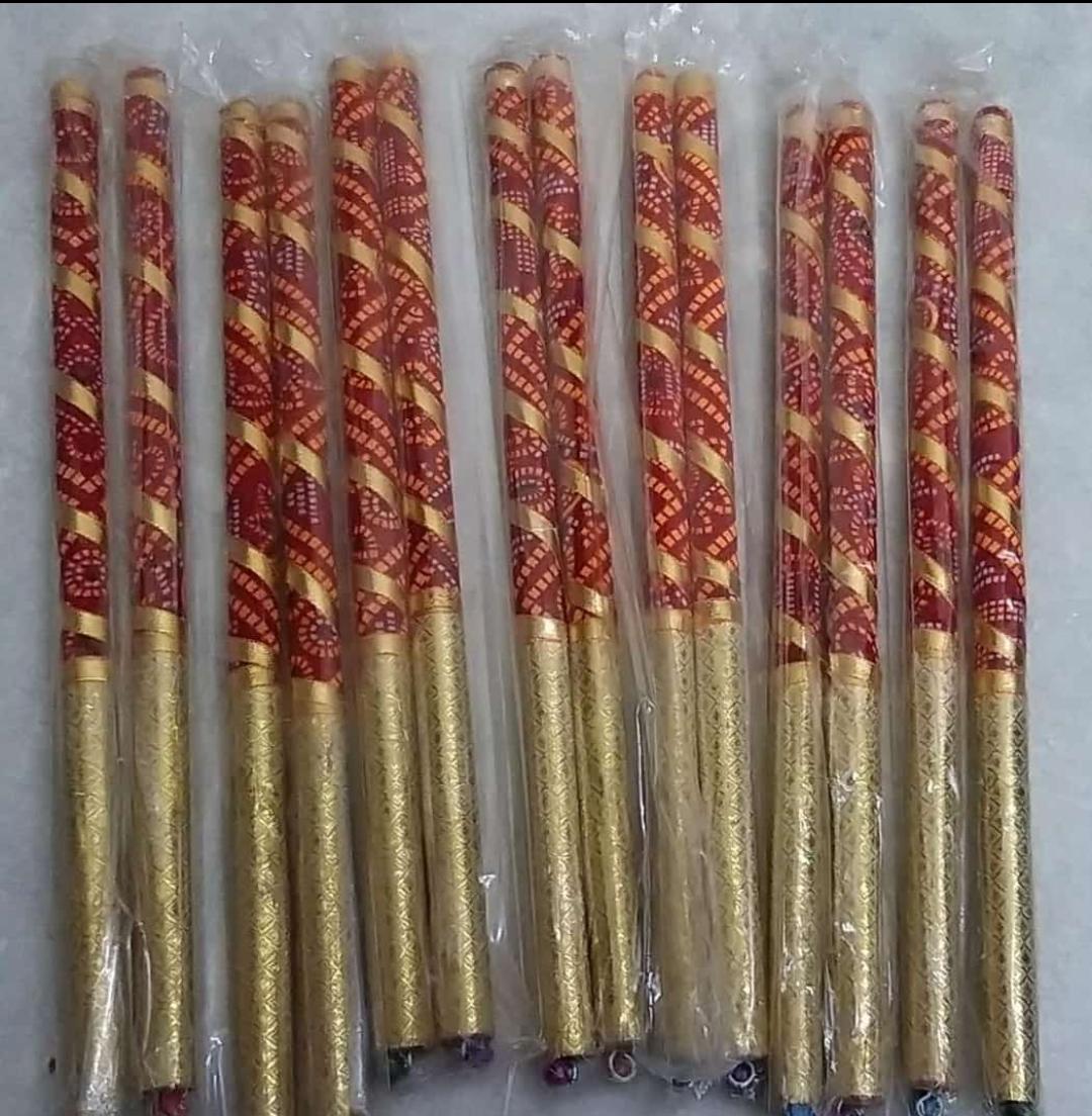 LAMANSH dandiya Wholesale Pack of 100 Pairs Golden Chundari Wooden Dandiya Sticks ( 15 inches length) for Dance - Navratri Festval Multi Color Garba Sticks /  Dandiya Sticks💃🥢For Garba