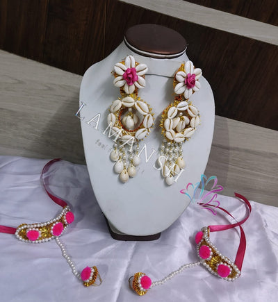 LAMANSH Earrings & Bracelet attached with Ring set White- Pink / Standard / Shells 🐚 Style Lamansh® Flower Jewellery Set With Shells Earrings & Bracelet set