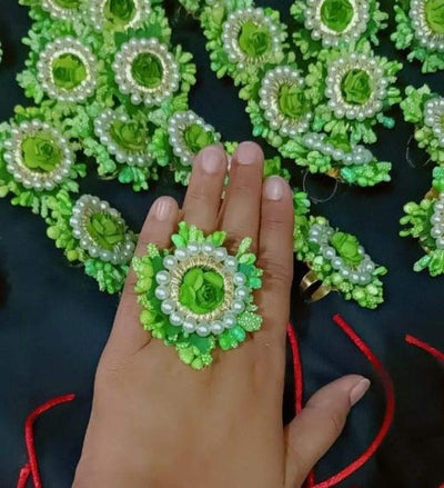 LAMANSH Floral 🌺 Giveaways Green-White / Set of 20 Rings 💍 LAMANSH® (Set of 20 ,green colour,) Artificial Flower 💍Ring's / Bridesmaid Giveaways set