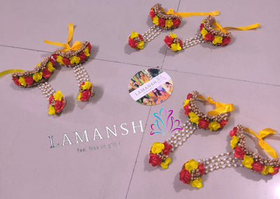 LAMANSH Floral 🌺 Giveaways LAMANSH® Artificial Floral 🌸 bracelets Attached to Ring / Flower Hathphools Favors for Bridesmaids for Haldi mehendi wedding