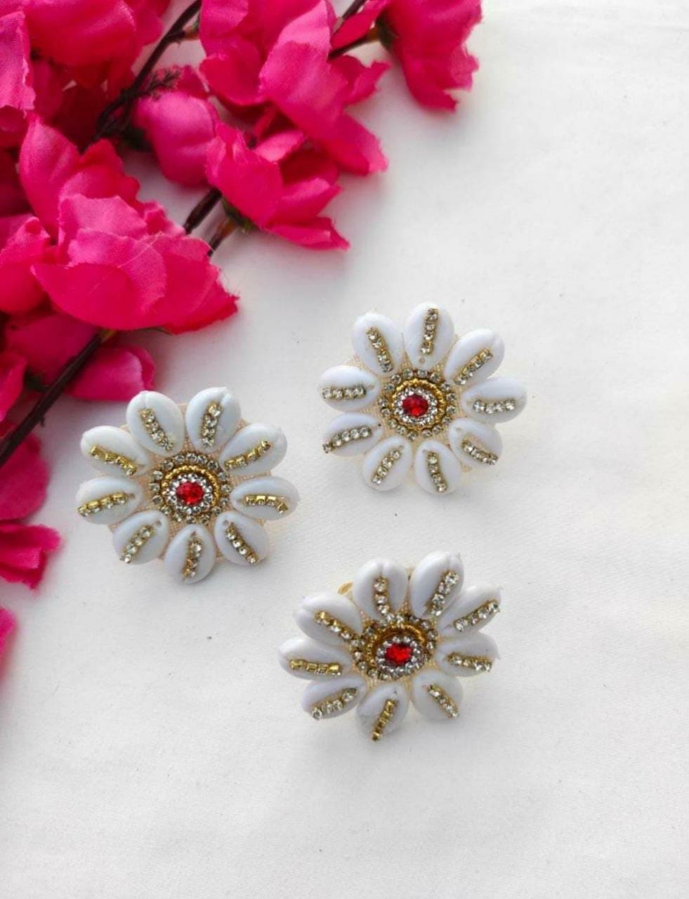 LAMANSH Floral 🌺 Giveaways LAMANSH® Shells 🐚 & Stone work 💍Ring's for Bridesmaid Giveaways / Favors for Wedding haldi mehendi sangeet ceremony