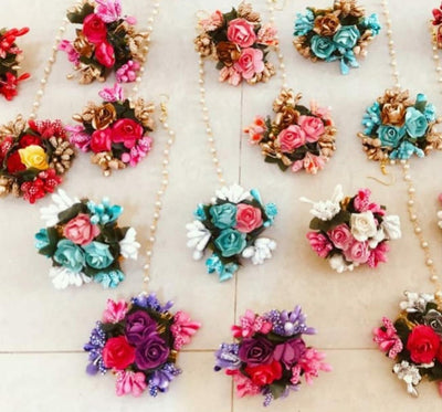 LAMANSH Floral 🌺 Giveaways Mix-Color / Set of 25 Maangtika's LAMANSH® Artificial Flower Maangtika's / Bridesmaid Giveaways ( Set of 25 ) set