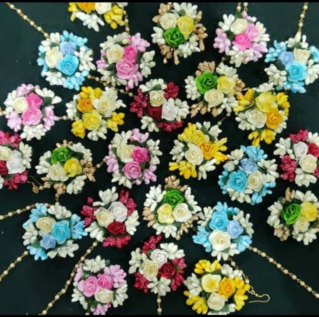 LAMANSH Floral 🌺 Giveaways Multicolor / Set of 25 Maangtika's LAMANSH® Artificial Flower Maangtika's / Bridesmaid Giveaways ( Set of 25 ) set