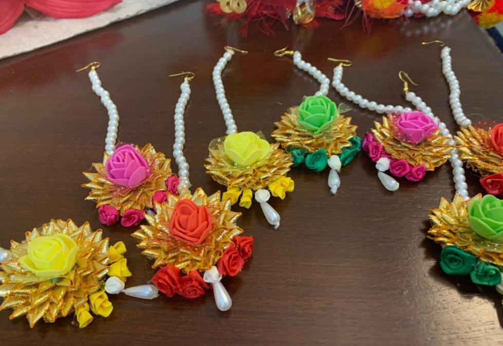 LAMANSH Floral 🌺 Giveaways Multicolor / Set of 25 Maangtika's LAMANSH® (Set of 25) Artificial Flower Maangtika's / Bridesmaid Giveaways set