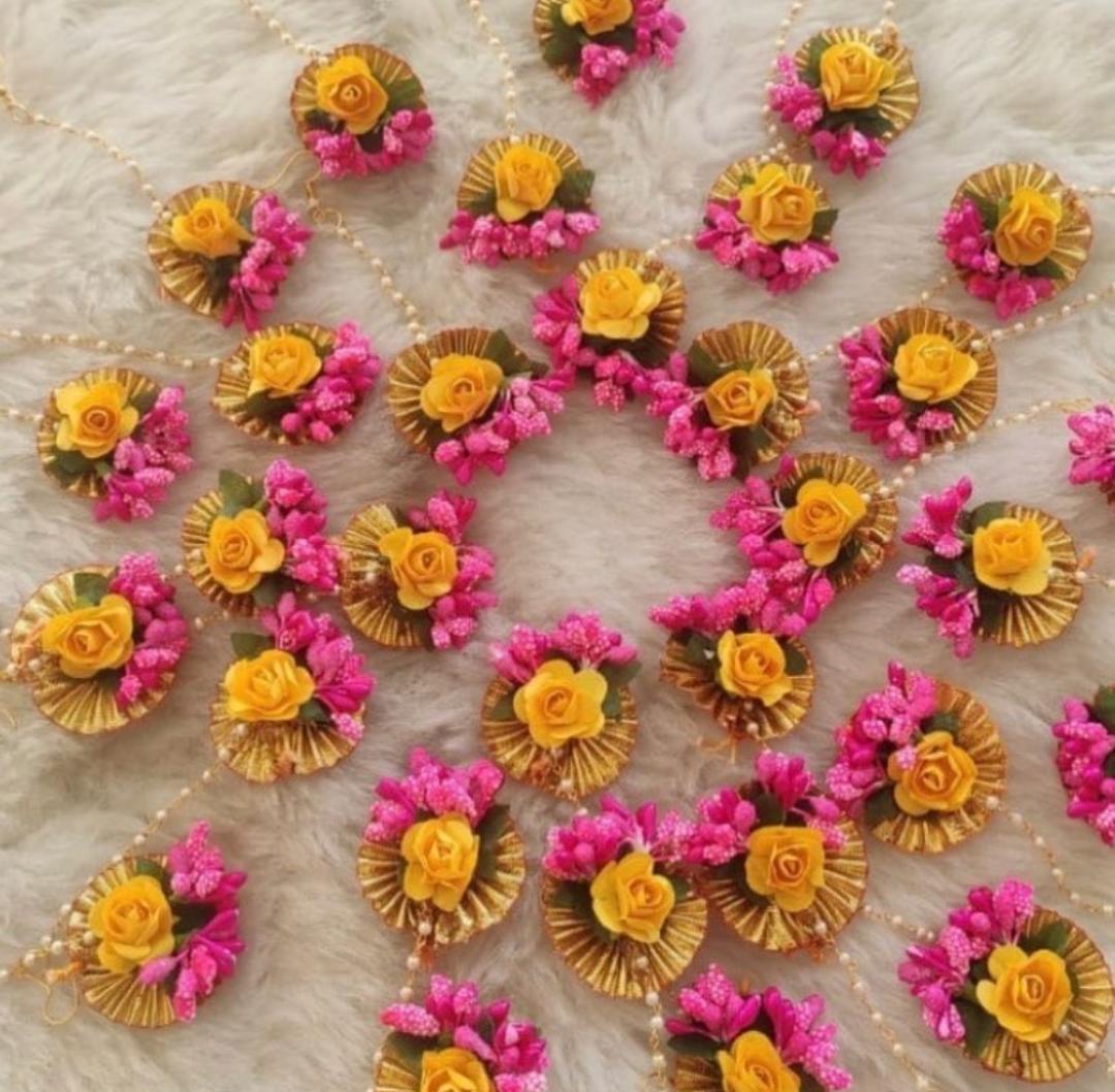 LAMANSH Floral 🌺 Giveaways Yellow - Pink / Set of 30 Maangtika's LAMANSH® (Set of 30) Artificial Flower Maangtika's / Bridesmaid Giveaways set