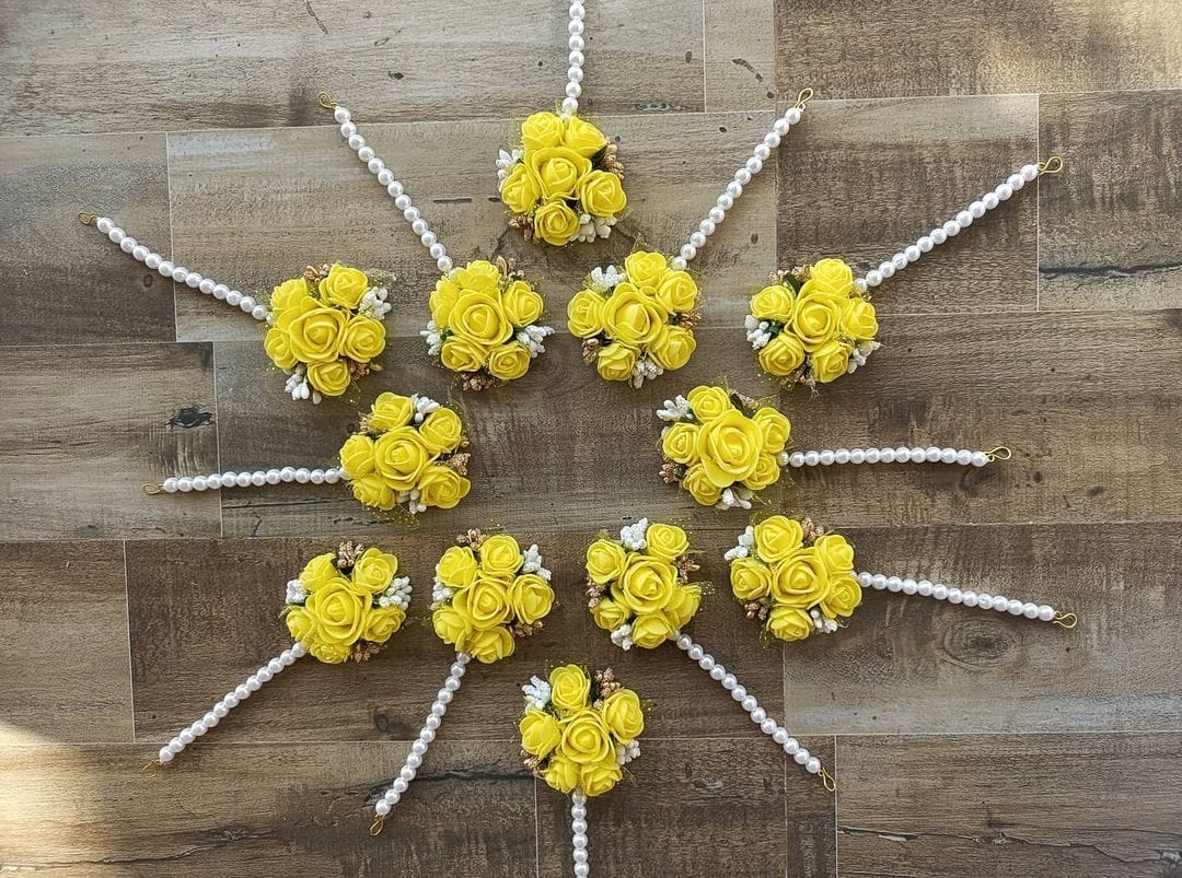 LAMANSH Floral 🌺 Giveaways Yellow - White / Set of 20 Maangtika's LAMANSH® Artificial Flower Maangtika's / Bridesmaid Giveaways ( Set of 20 ) set