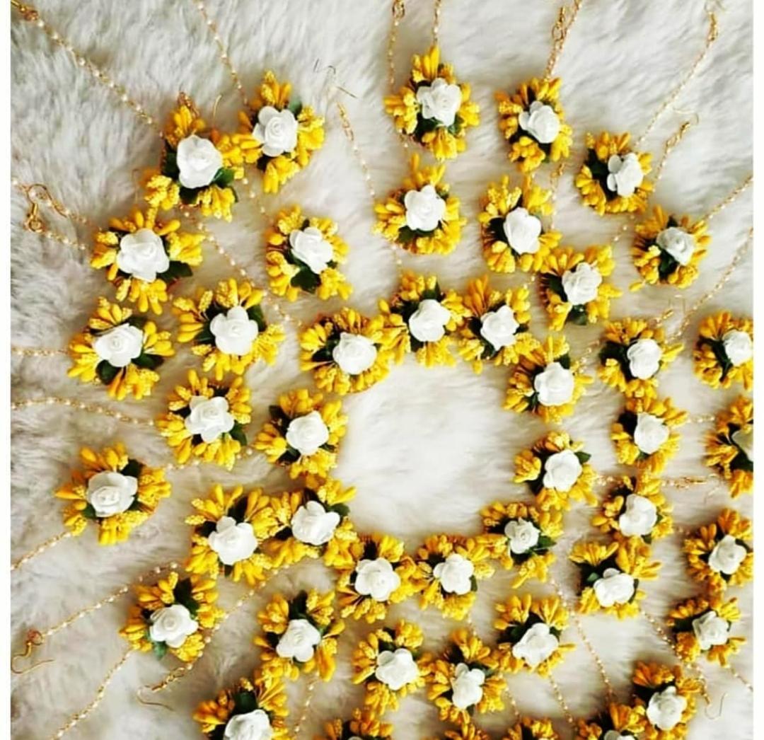 LAMANSH Floral 🌺 Giveaways Yellow - White / Set of 25 Maangtika's LAMANSH® Artificial Flower Maangtika's / Bridesmaid Giveaways ( Set of 25 ) set