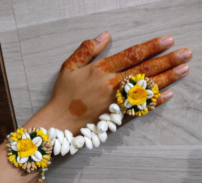 Lamansh Floral 🌺 hathphool Yellow-Gold-White LAMANSH® Shells X Floral 🌸🐚 Hathphool Bracelets Attached with Ring Set for Engagement / Haldi / Floral Accessories set