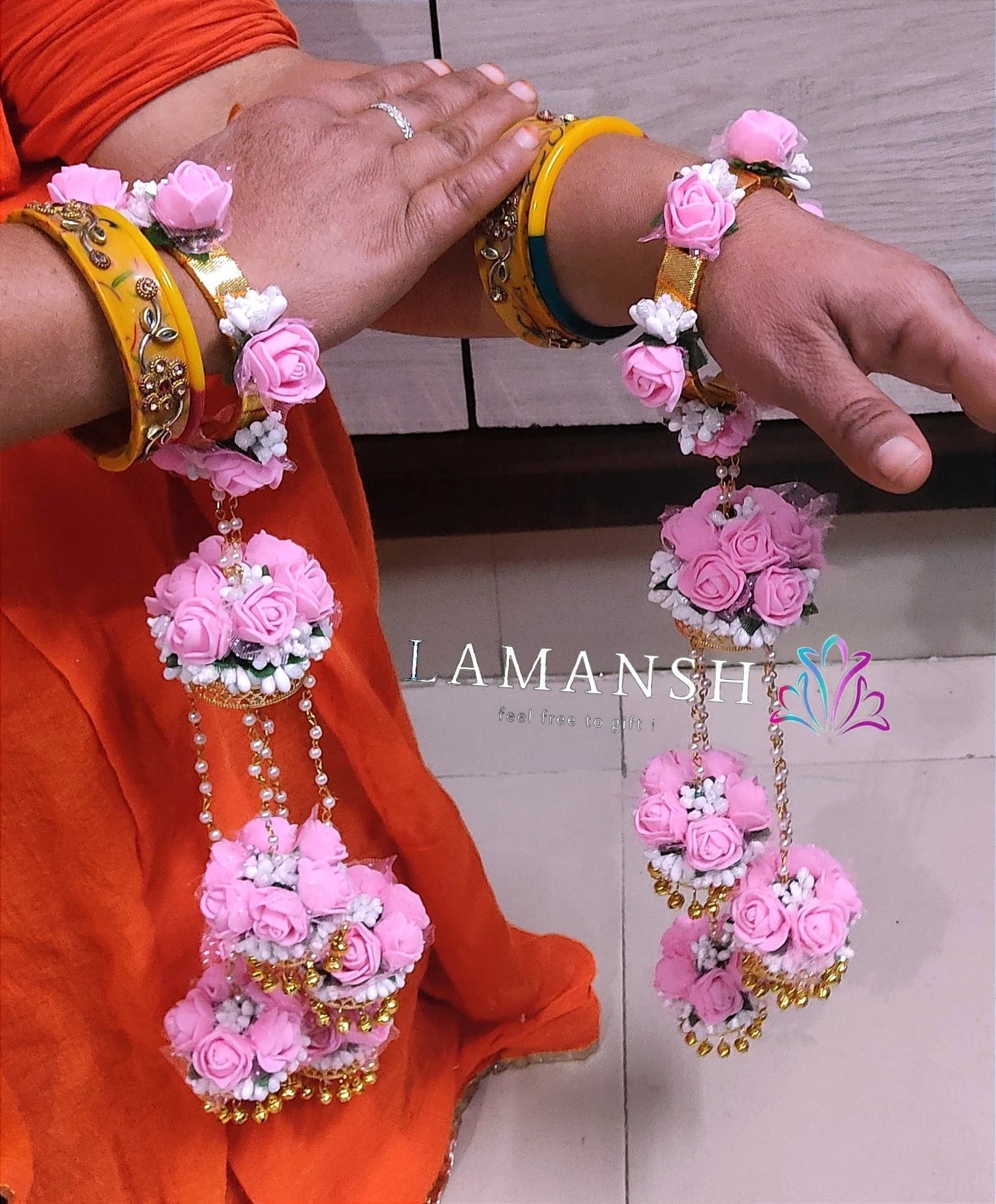 Lamansh Floral 🌺 Kalire 2 Floral Bangles with Kaleere Set / Baby Pink & White LAMANSH® Pair of Floral 🌺 Bangles with Kaleere / Artificial Flower Kaleere set for Haldi Mehendi ceremony