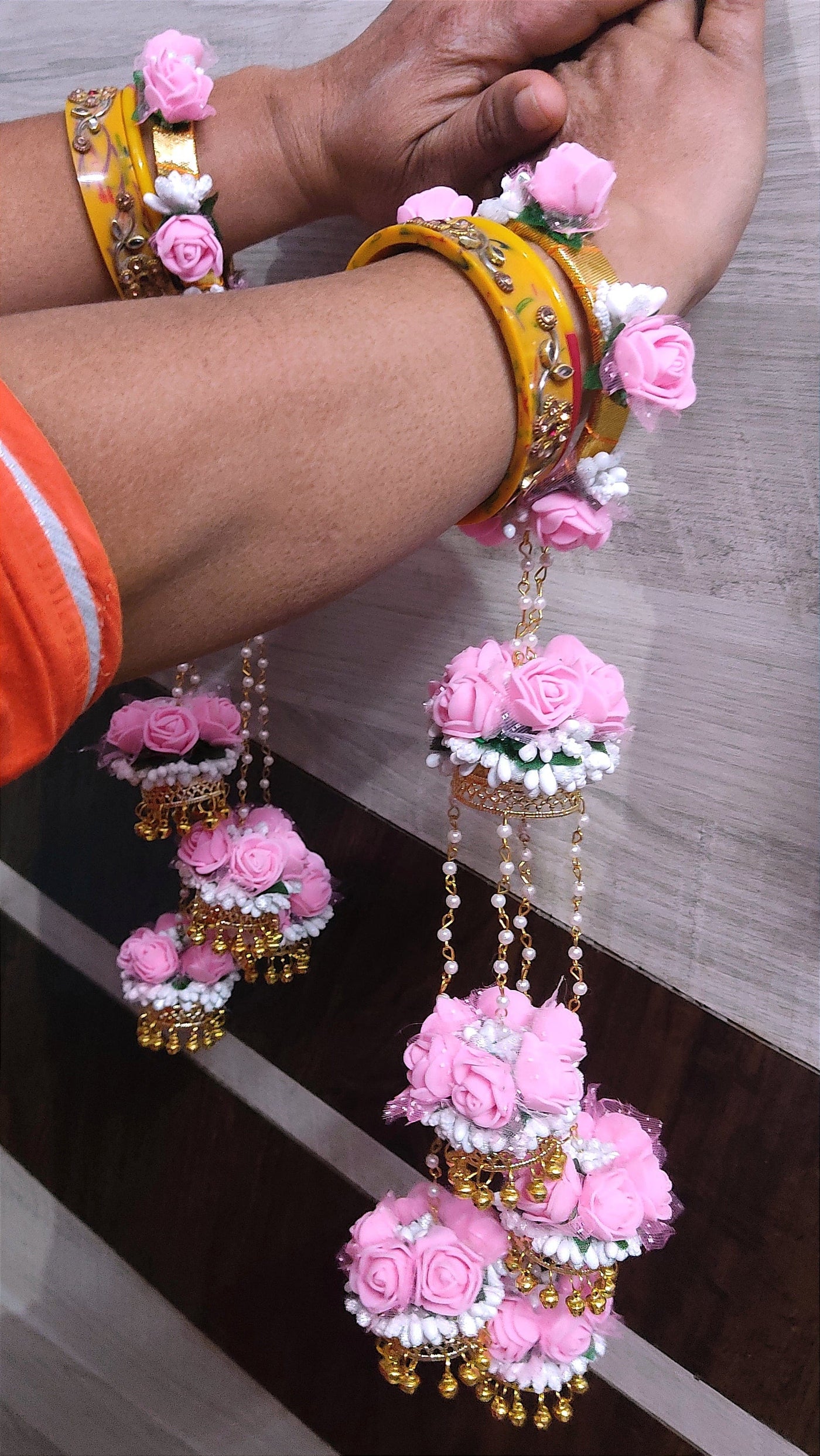 Lamansh Floral 🌺 Kalire 2 Floral Bangles with Kaleere Set / Baby Pink & White LAMANSH® Pair of Floral 🌺 Bangles with Kaleere / Artificial Flower Kaleere set for Haldi Mehendi ceremony