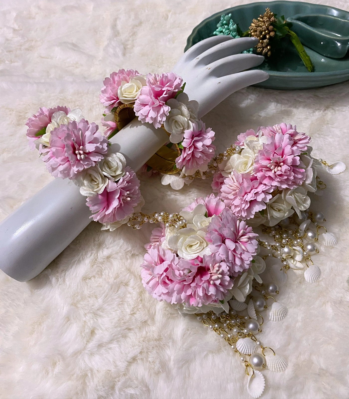 Lamansh Floral 🌺 Kalire 2 Floral Bangles with Kaleere Set / Baby Pink & White LAMANSH® Pair of Floral 🌺 Bangles with Kaleere / Artificial Flower Kalire set for Haldi Mehendi ceremony
