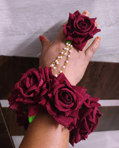 Lamansh Floral 🌺 Kalire 2 Floral Hathphool with Kaleere / Maroon LAMANSH® Set of 2 Artificial Maroon Red Rose 🌹 Floral Kaleere Set with Hand Bracelets / Kalire set for Haldi & Mehendi ceremony