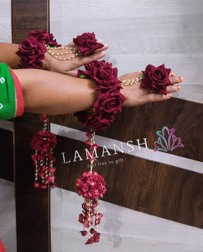 Lamansh Floral 🌺 Kalire 2 Floral Hathphool with Kaleere / Maroon LAMANSH® Set of 2 Artificial Maroon Rose 🌹 Floral Kaleere Set with Hand Bracelets / Kalire set for Haldi & Mehendi ceremony