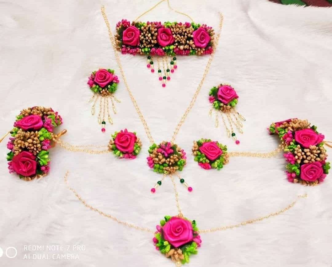 Lamansh Flower 🌺 Jewellery 1 Necklace, 1 Choker, 2 Earrings,1 Maangtika & 2 Bracelets attached with ring / Red-Green-Golden LAMANSH® Handmade Flower Jewellery Set For Women & Girls / Haldi Set