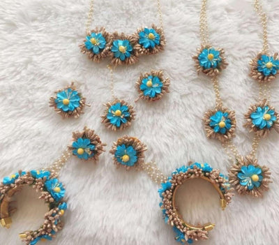Lamansh Flower 🌺 Jewellery 1 Necklace, 1 choker, 2 Earrings ,1 Maangtika & 2 Bracelets Attached with Ring set / Sky blue - Gold LAMANSH® Handmade Flower Jewellery Set For Women & Girls / Haldi Set